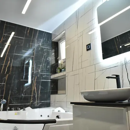 Fine Story Lux - Jacuzzi & Wifi & Netflix & Mini Bar *